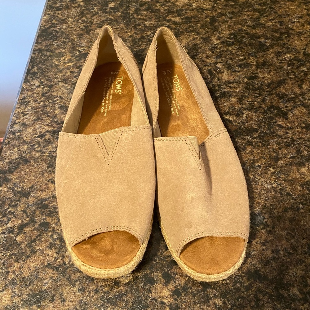 Tom’s Women’s Peep Toe Espadrilles